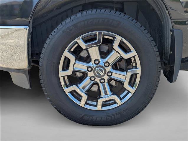 Used 2017 Nissan Titan SL w/ Chrome Package AWD/4WD image 9