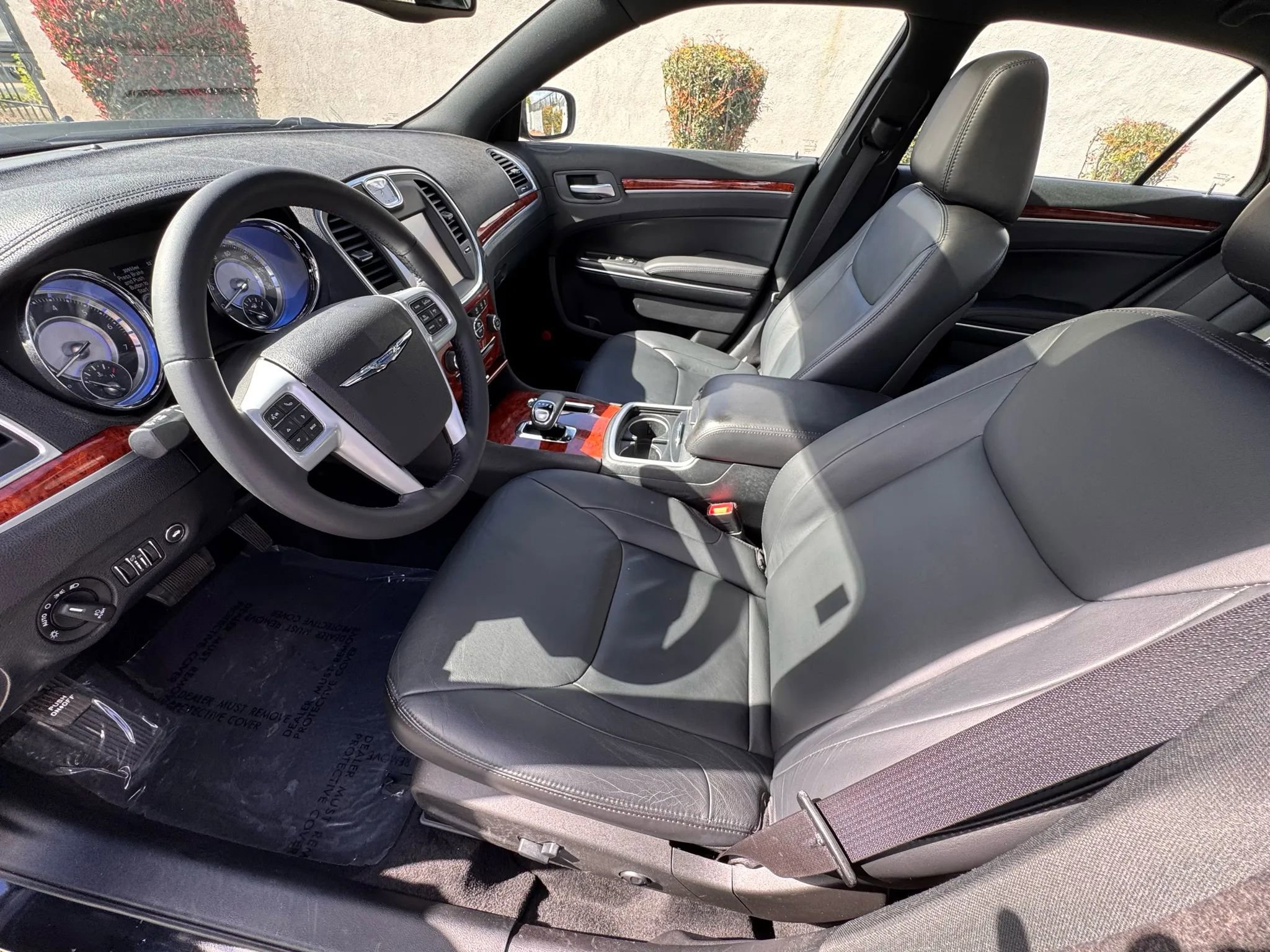 Used 2014 Chrysler 300 w/ Driver Convenience Group image 10