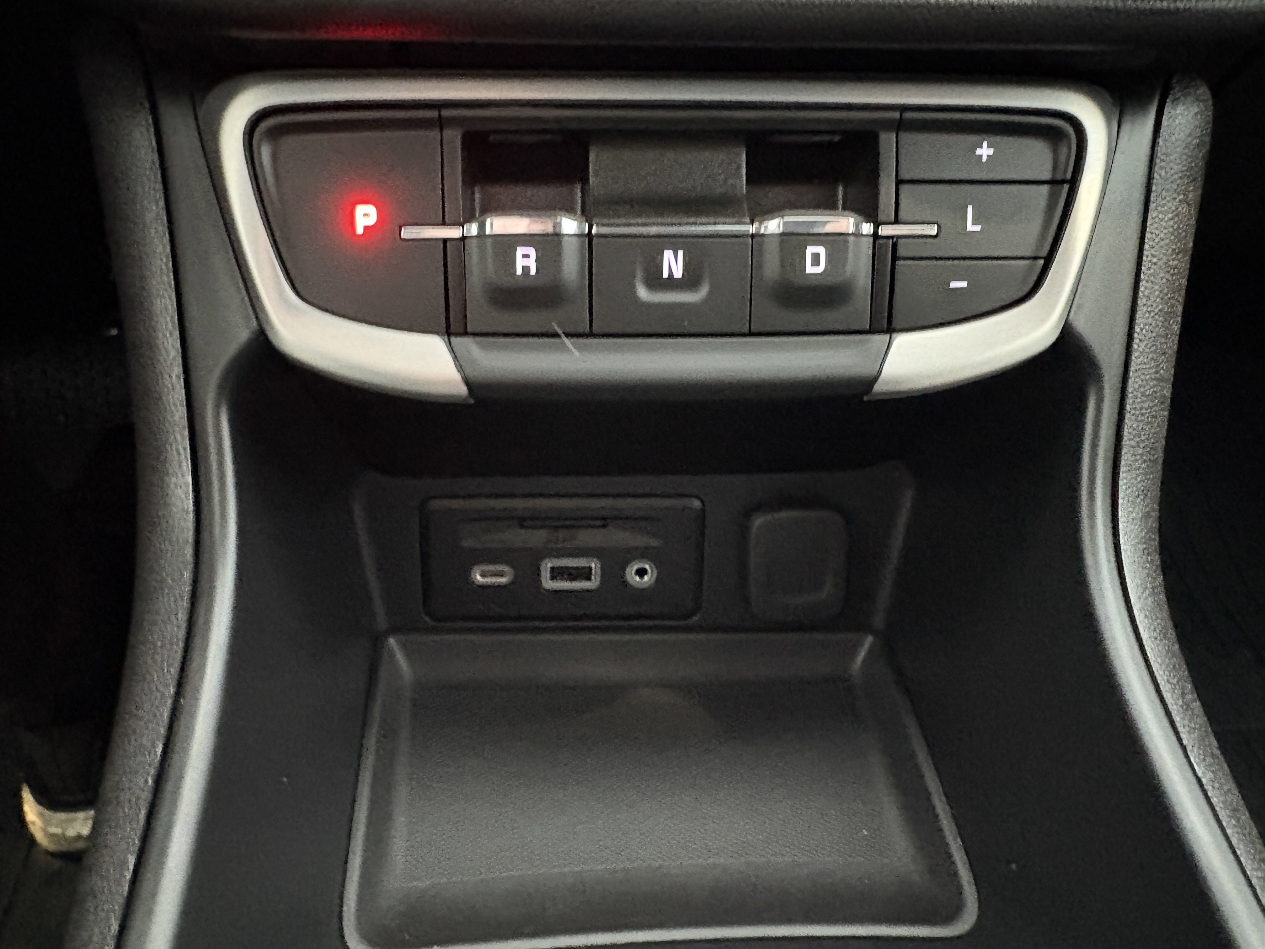 Used 2024 GMC Terrain SLT w/ Infotainment Package II image 15