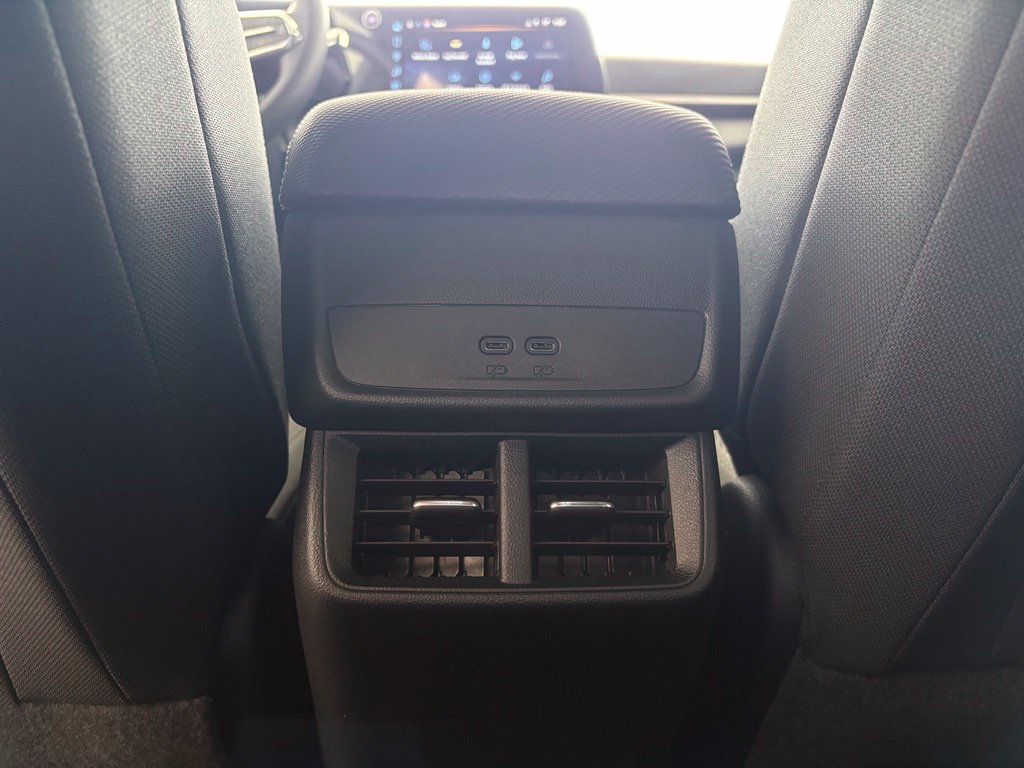 New 2027 Chevrolet Equinox LT w/ LPO, Floor Liner Package FWD image 30
