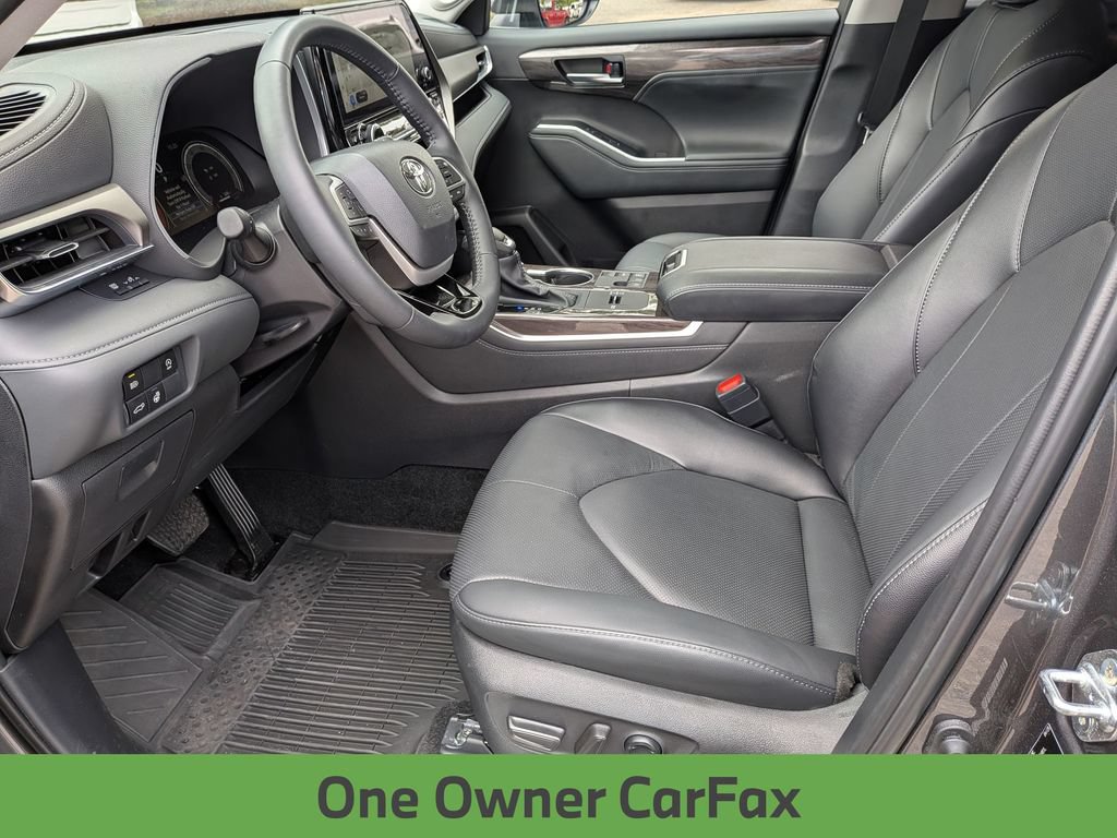 Used 2025 Toyota Highlander Limited FWD image 16