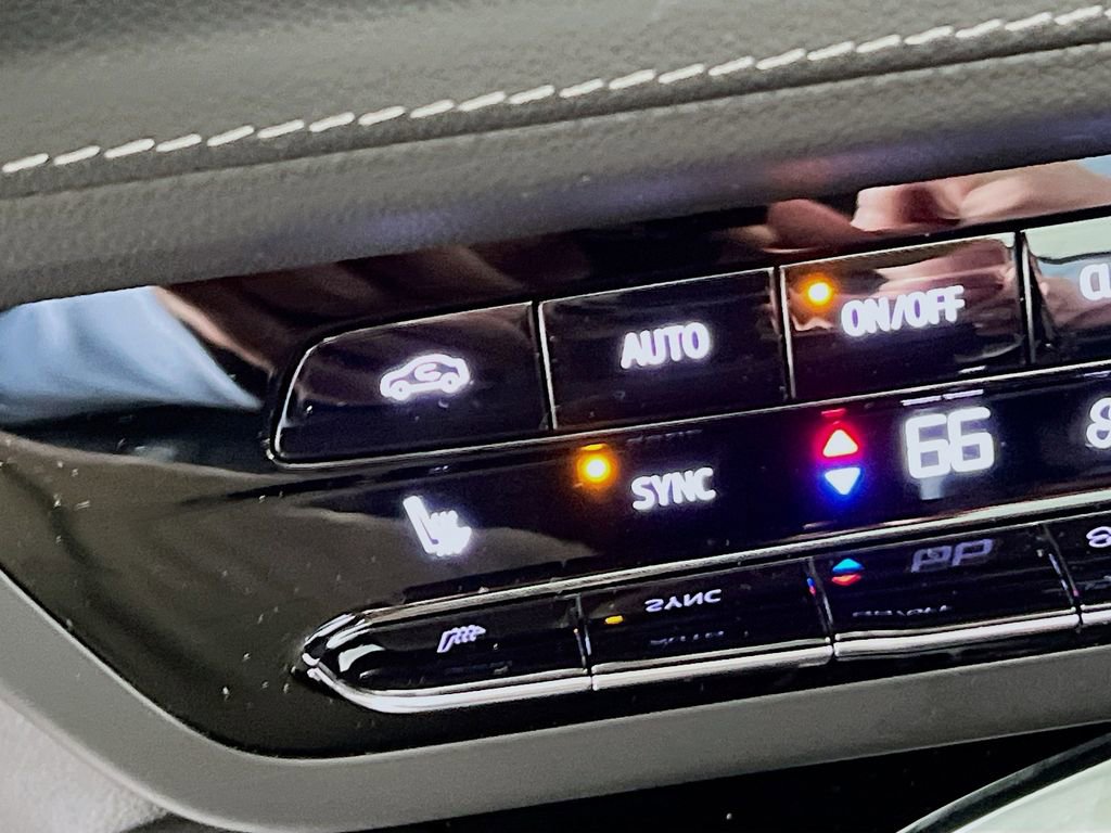 Certified 2023 Buick Envision Essence w/ Sport Touring Package image 19