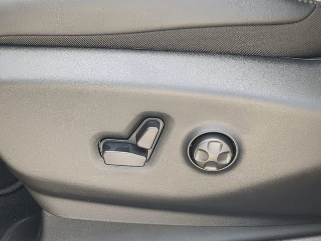 New 2027 Chrysler Pacifica Limited FWD image 24