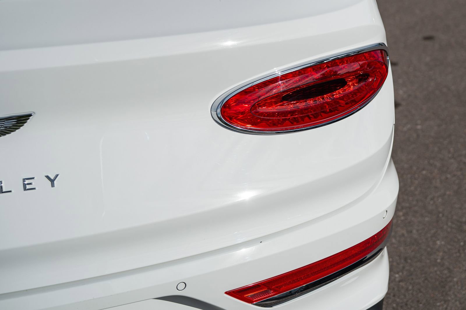 Certified 2025 Bentley Bentayga image 10