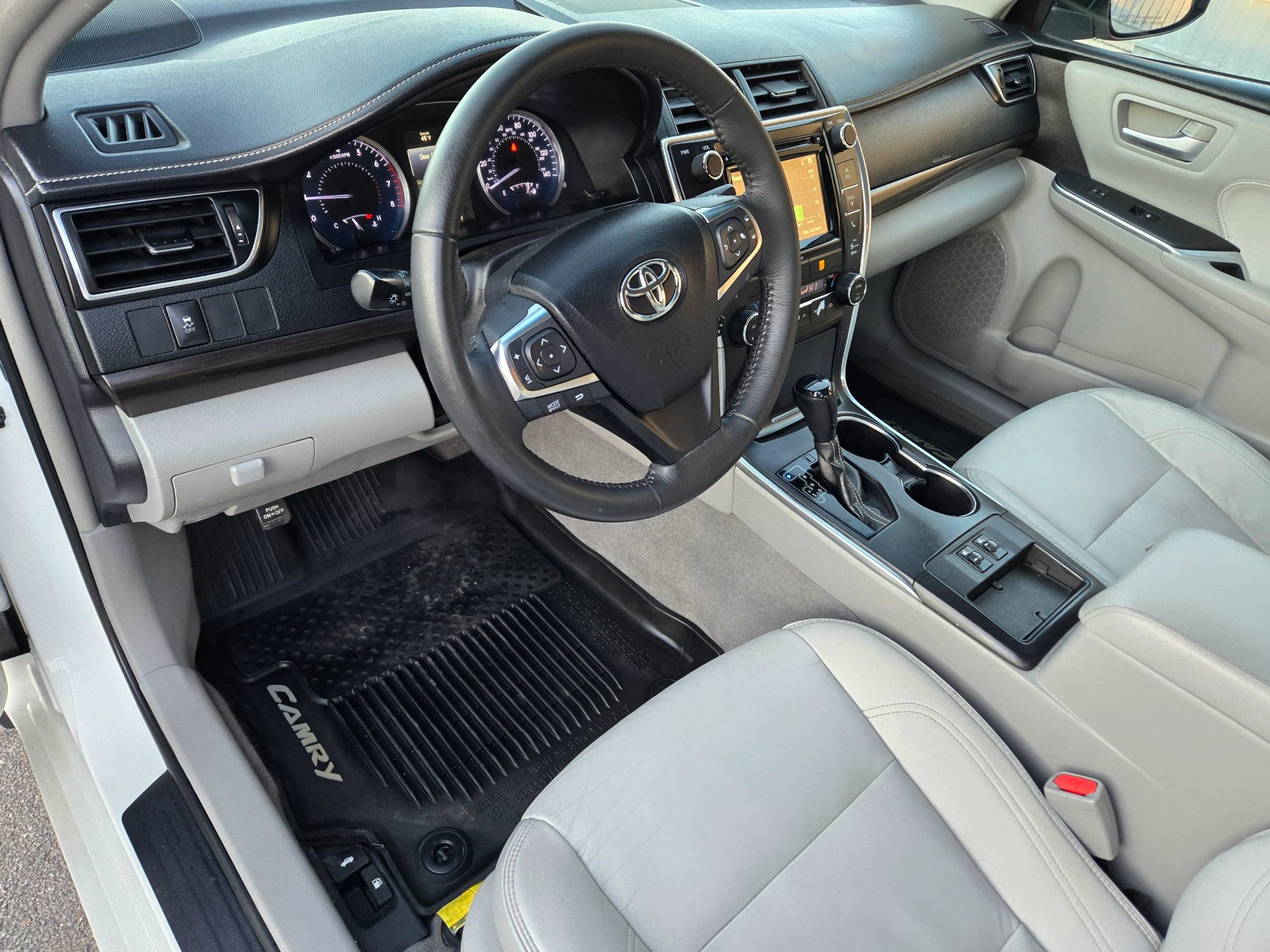 Used 2017 Toyota Camry XLE image 35