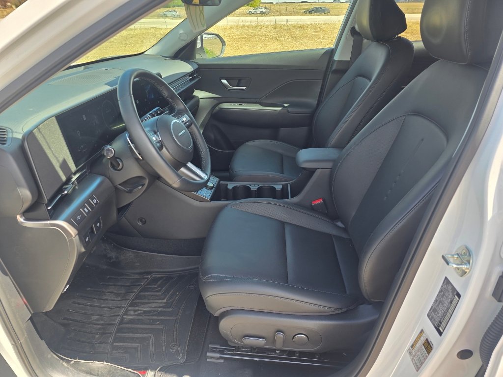 Used 2024 Hyundai Kona Limited image 11