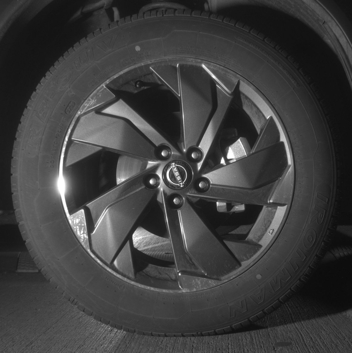 Used 2025 Nissan Rogue SV FWD image 13