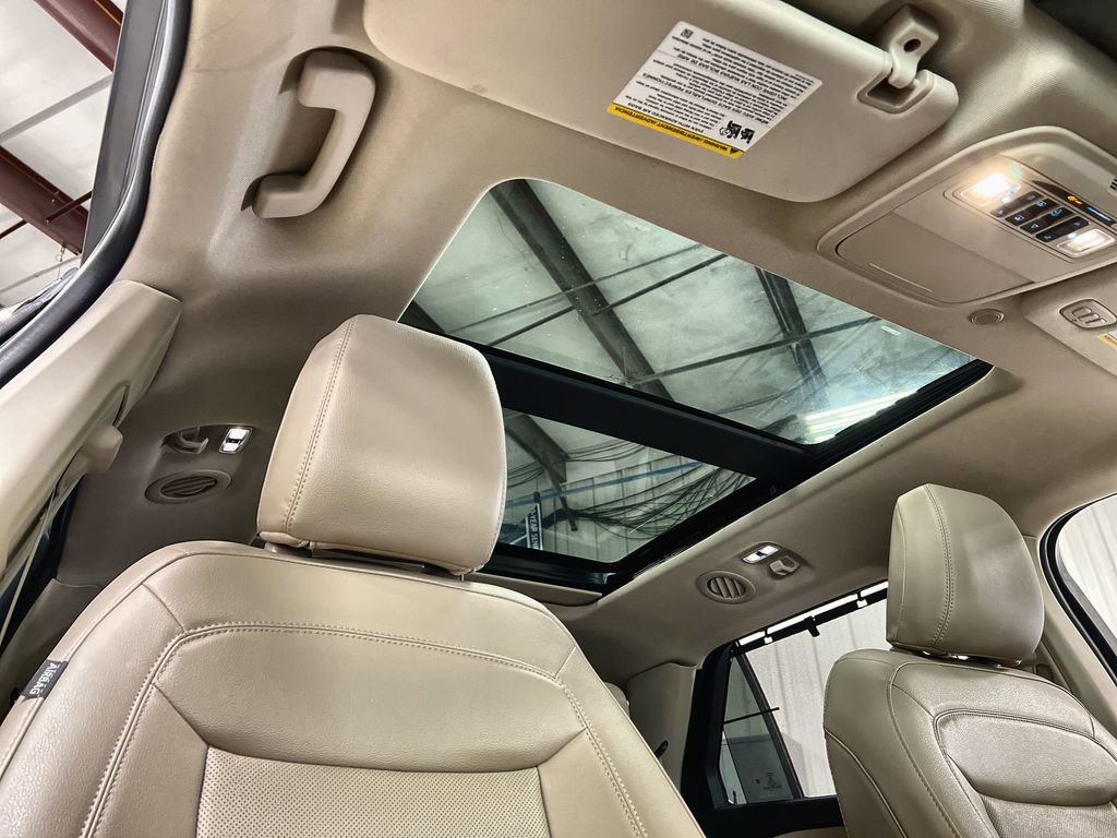Used 2022 Ford Explorer Limited w/ Equipment Group 301A AWD/4WD image 30