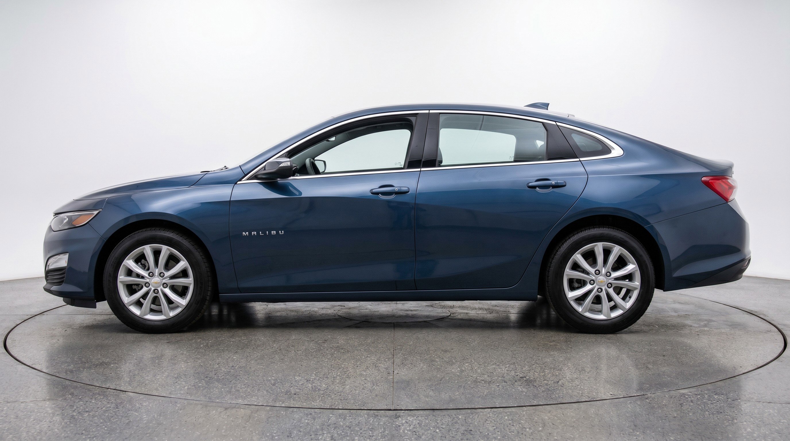 Used 2023 Chevrolet Malibu LT w/ Driver Confidence Package image 5