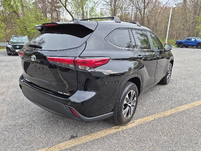 Used 2023 Toyota Highlander XLE AWD/4WD image 8