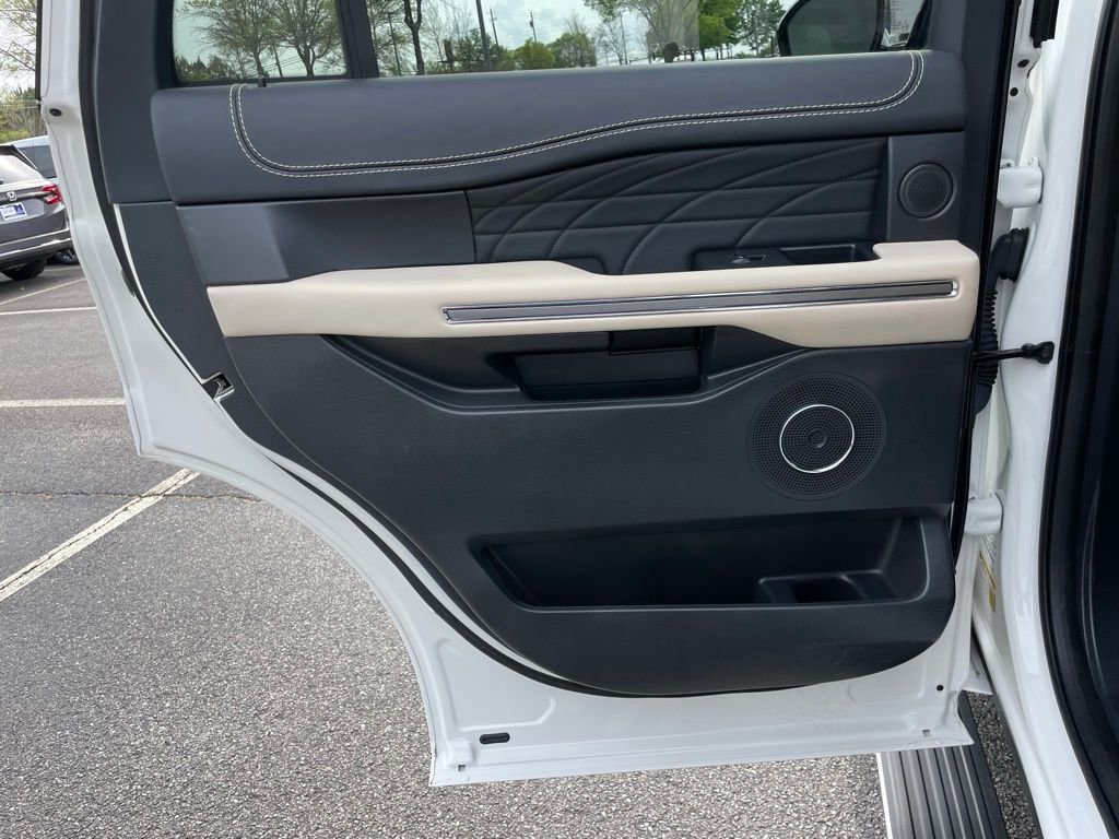 Used 2023 Ford Expedition Platinum image 38