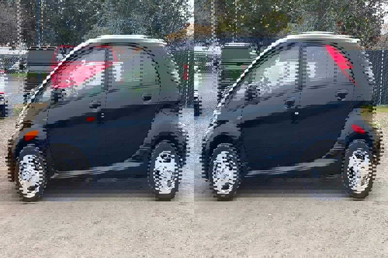 Used 2016 Mitsubishi i ES image 6