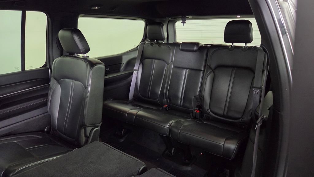 Used 2023 Jeep Wagoneer 4WD image 32