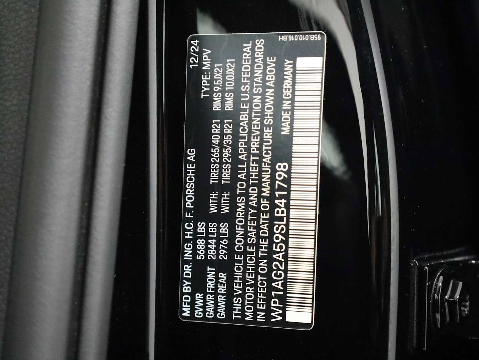 Certified 2025 Porsche Macan S AWD/4WD image 44