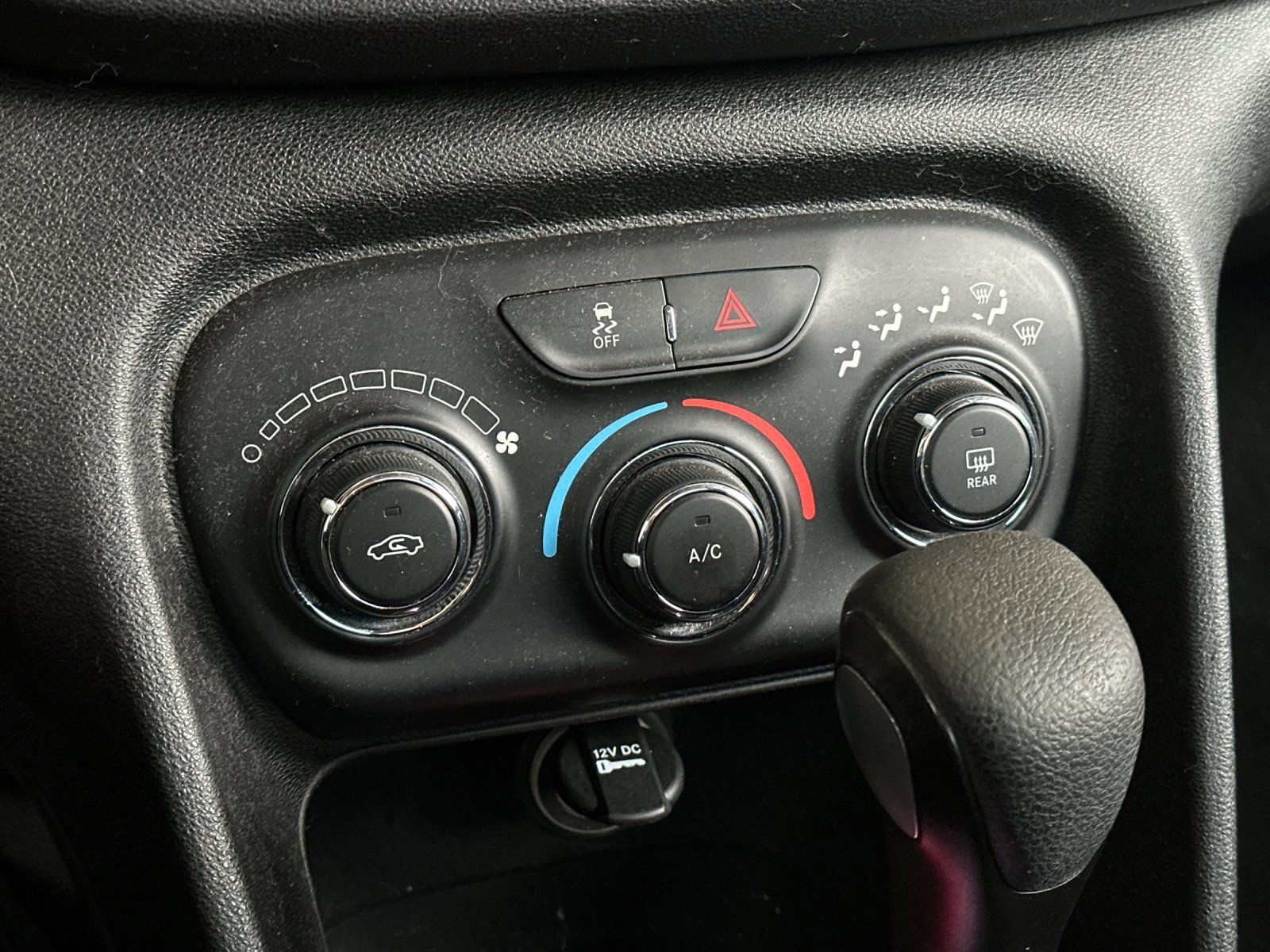 Used 2015 Dodge Dart SXT image 16