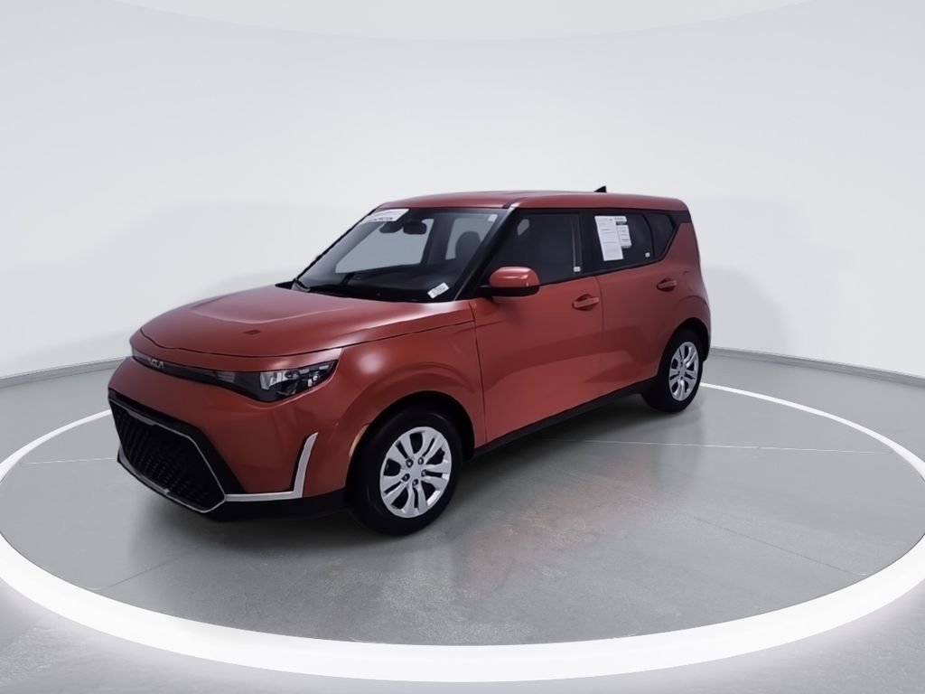 Used 2025 Kia Soul LX FWD image 4