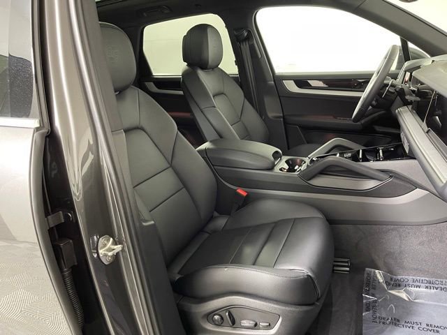 Used 2025 Porsche Cayenne image 26
