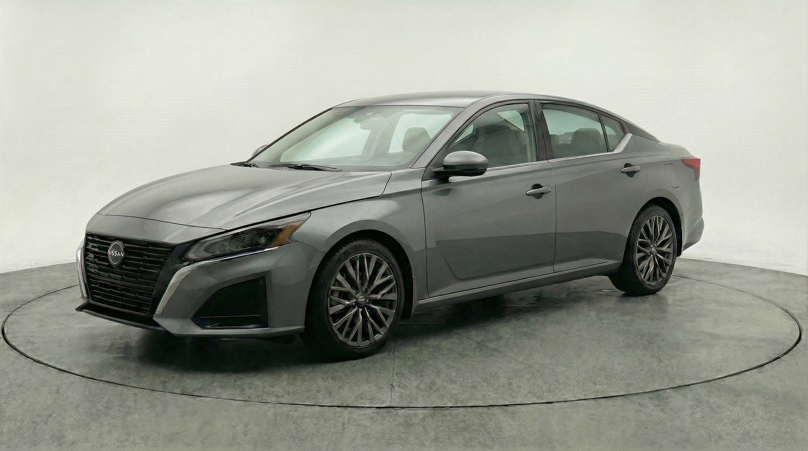 Used 2025 Nissan Altima 2.5 SV FWD image 2