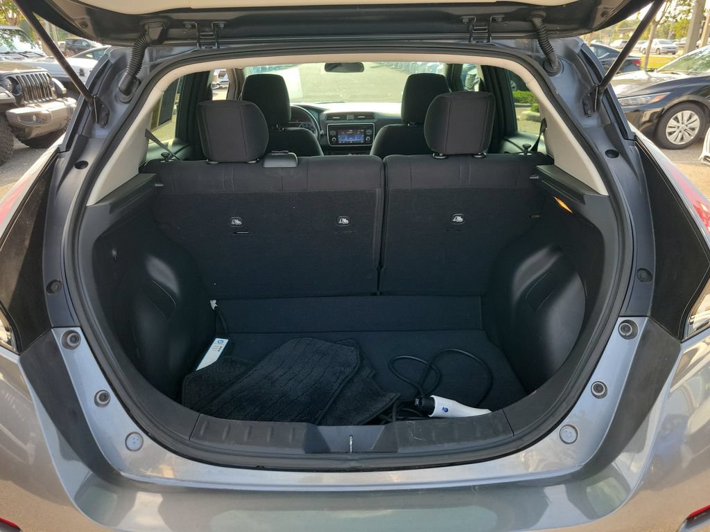 Used 2018 Nissan Leaf SV w/ SV All Weather Package FWD image 9
