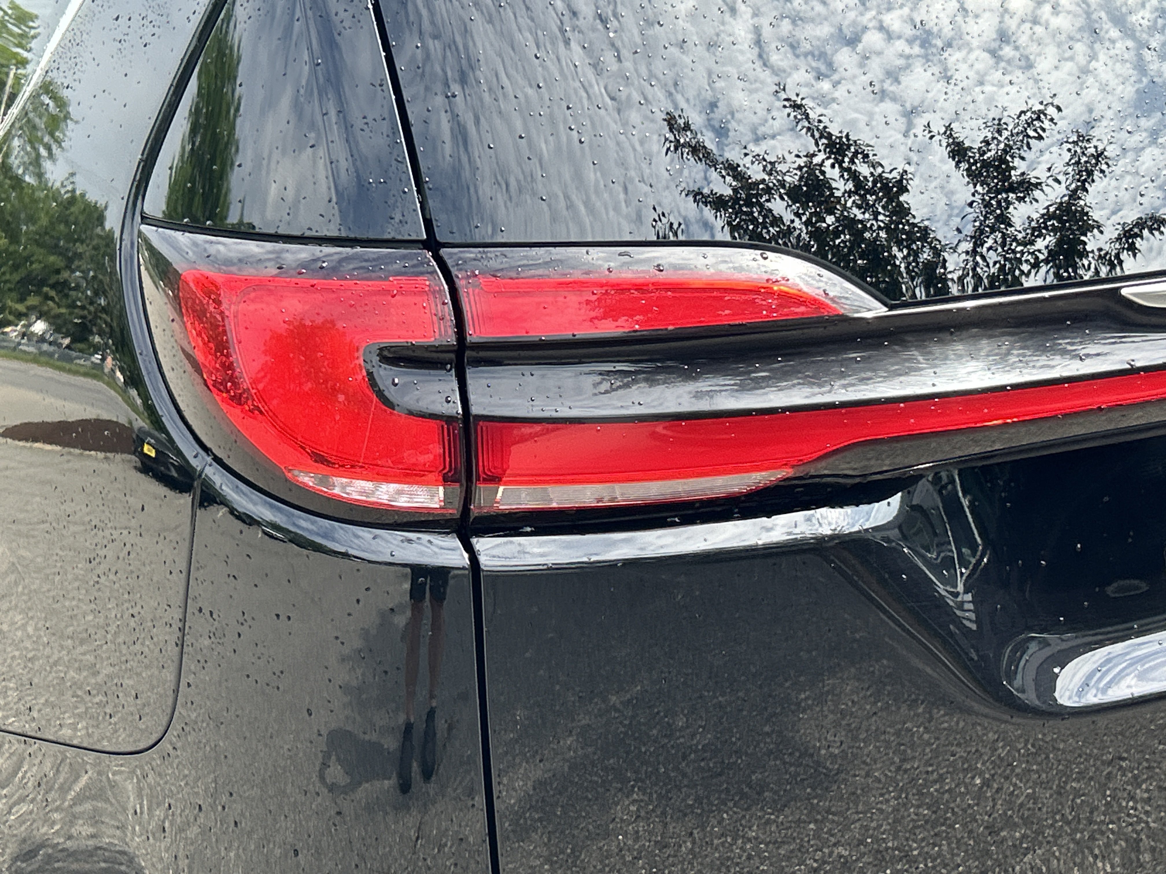 Used 2025 Chrysler Pacifica Select FWD image 11