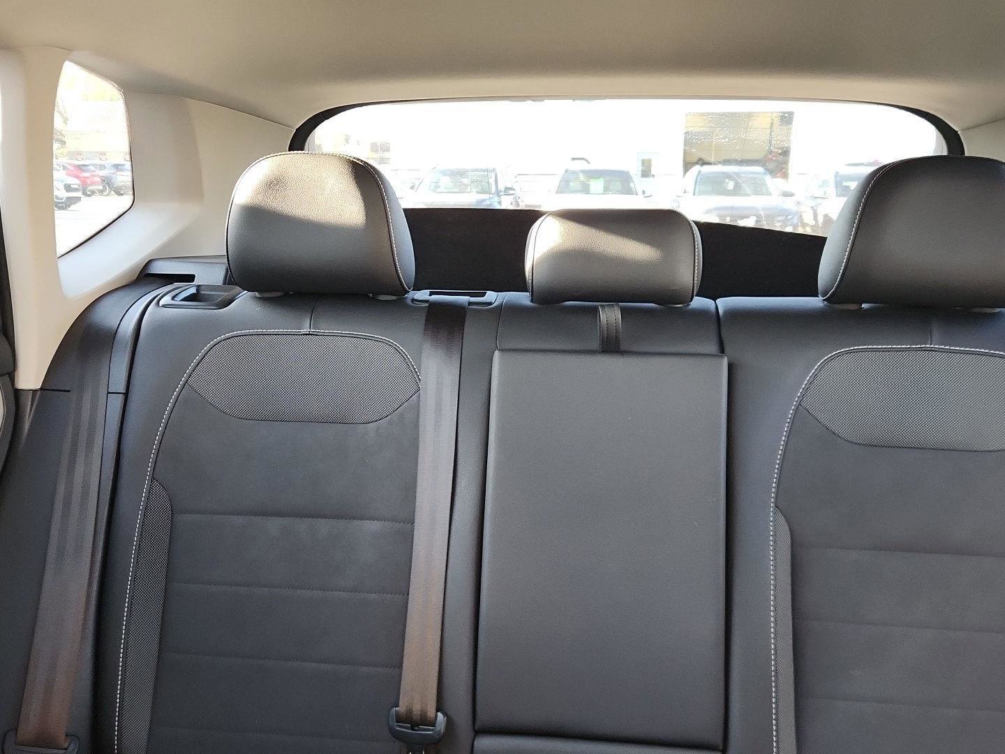 Used 2024 Volkswagen Taos SE AWD/4WD image 18