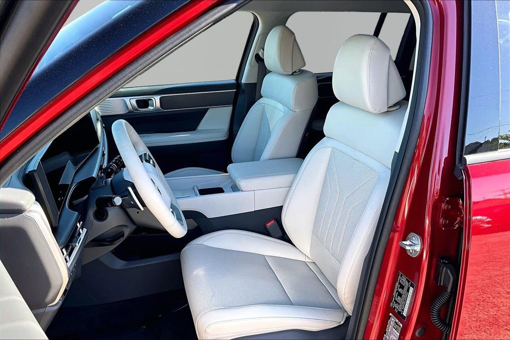 Used 2025 Hyundai Santa Fe SEL FWD image 25