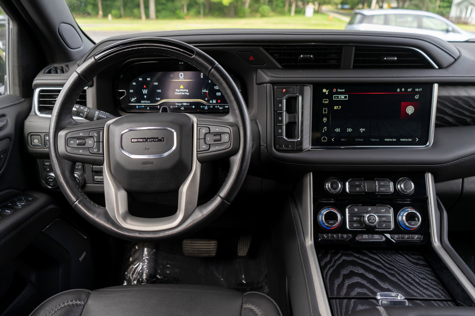Used 2023 GMC Yukon XL Denali w/ Denali Reserve Package AWD/4WD image 14