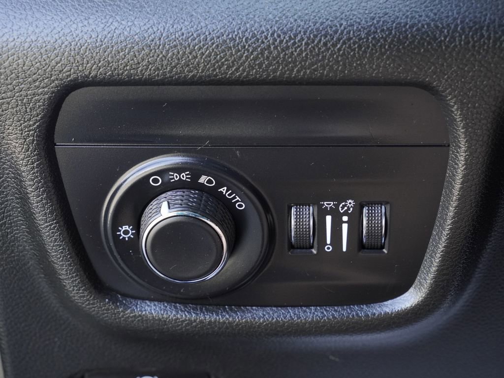 Used 2023 Jeep Grand Cherokee Altitude AWD/4WD image 12