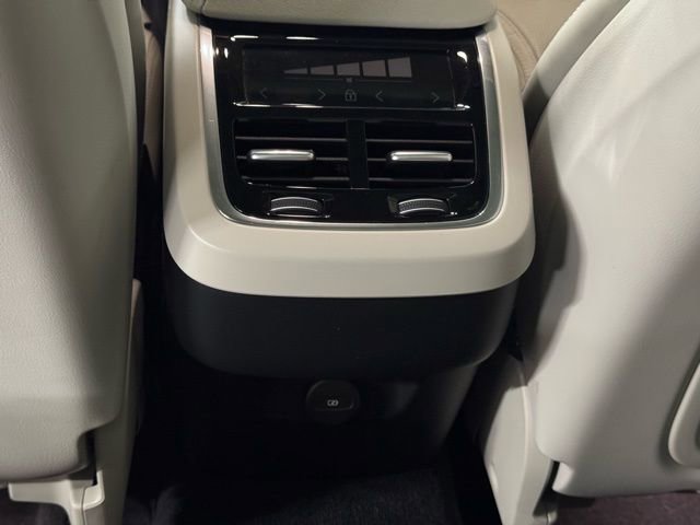 Certified 2023 Volvo XC60 B5 Ultimate image 29