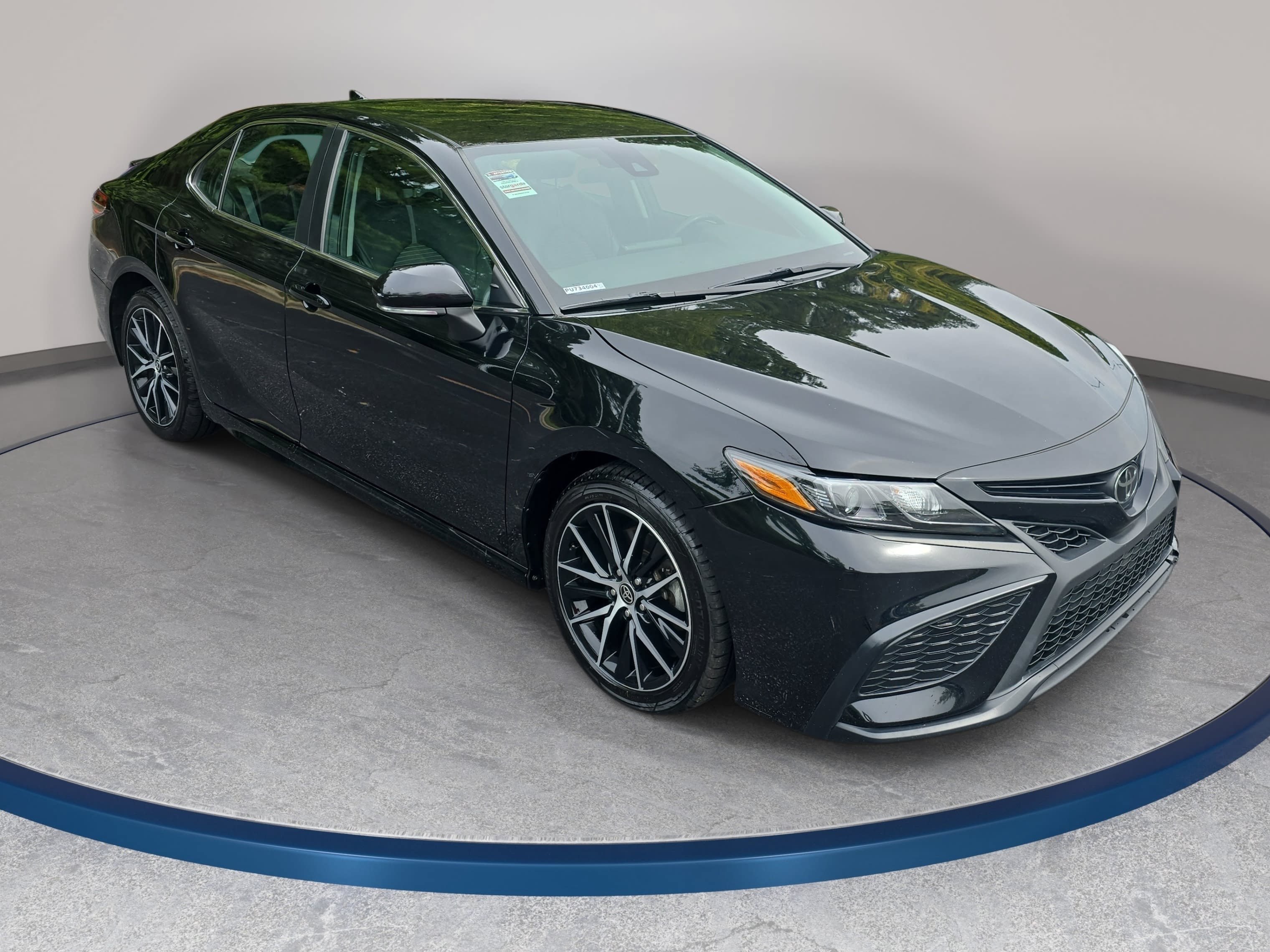 Used 2023 Toyota Camry SE FWD image 3
