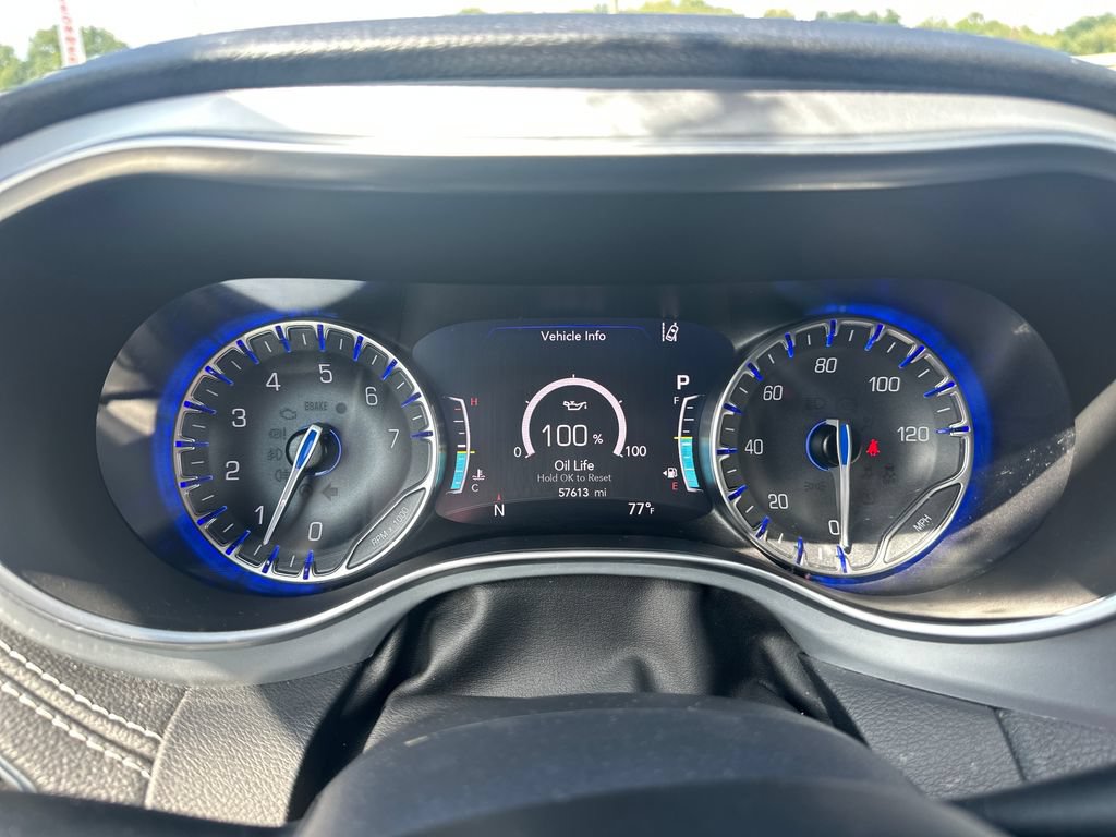 Used 2025 Chrysler Pacifica Limited FWD image 21