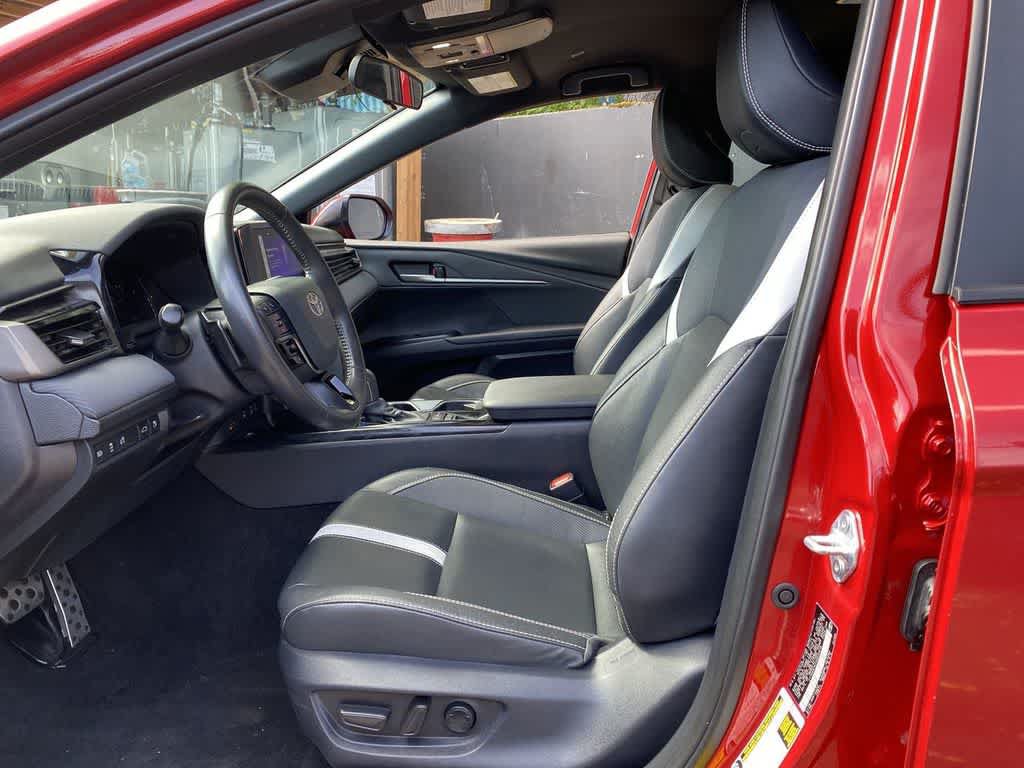 Used 2025 Toyota Camry SE FWD image 13