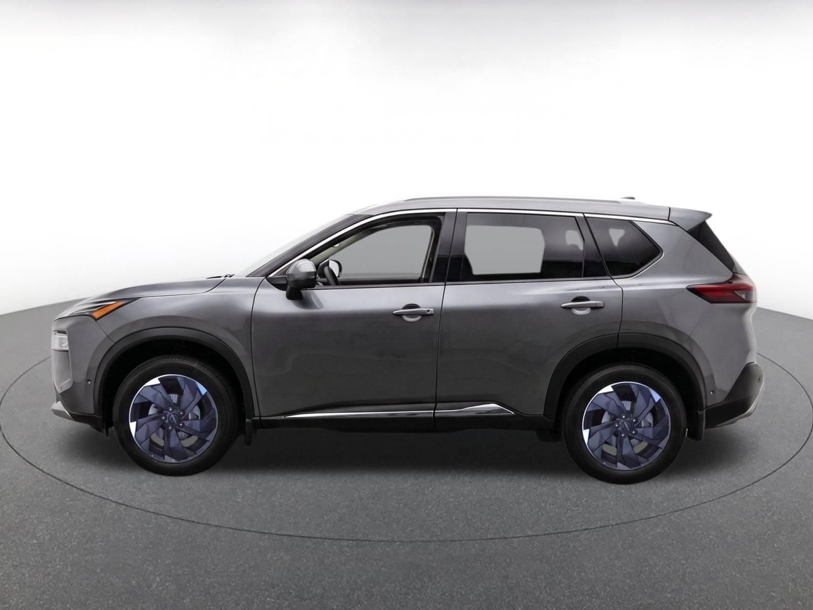 Used 2025 Nissan Rogue SV FWD image 4