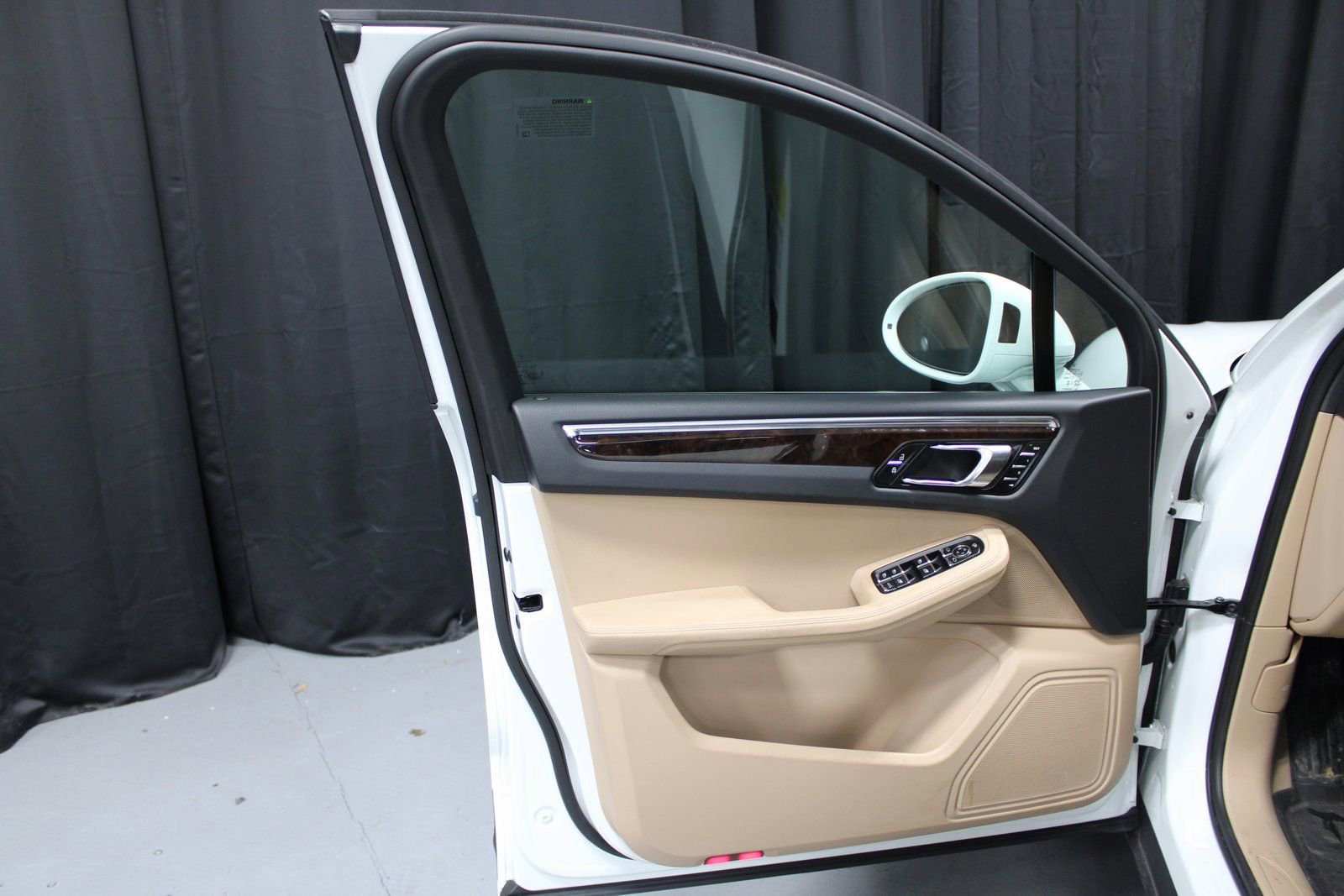 Certified 2025 Porsche Macan image 19