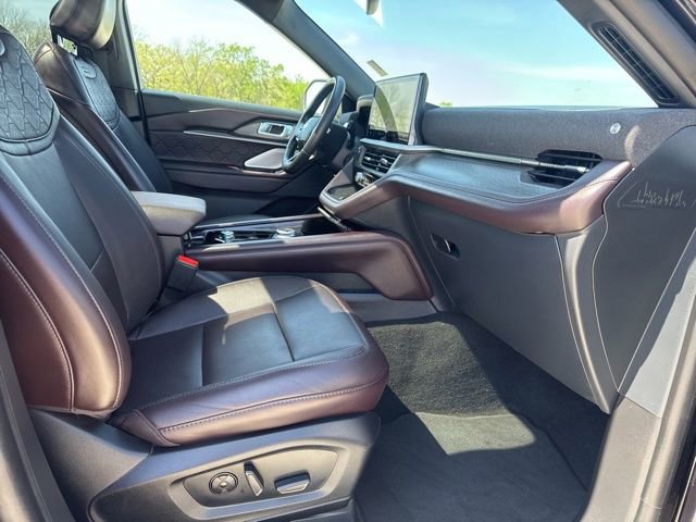 Used 2025 Ford Explorer Platinum w/ LUX Leather Package AWD/4WD image 21