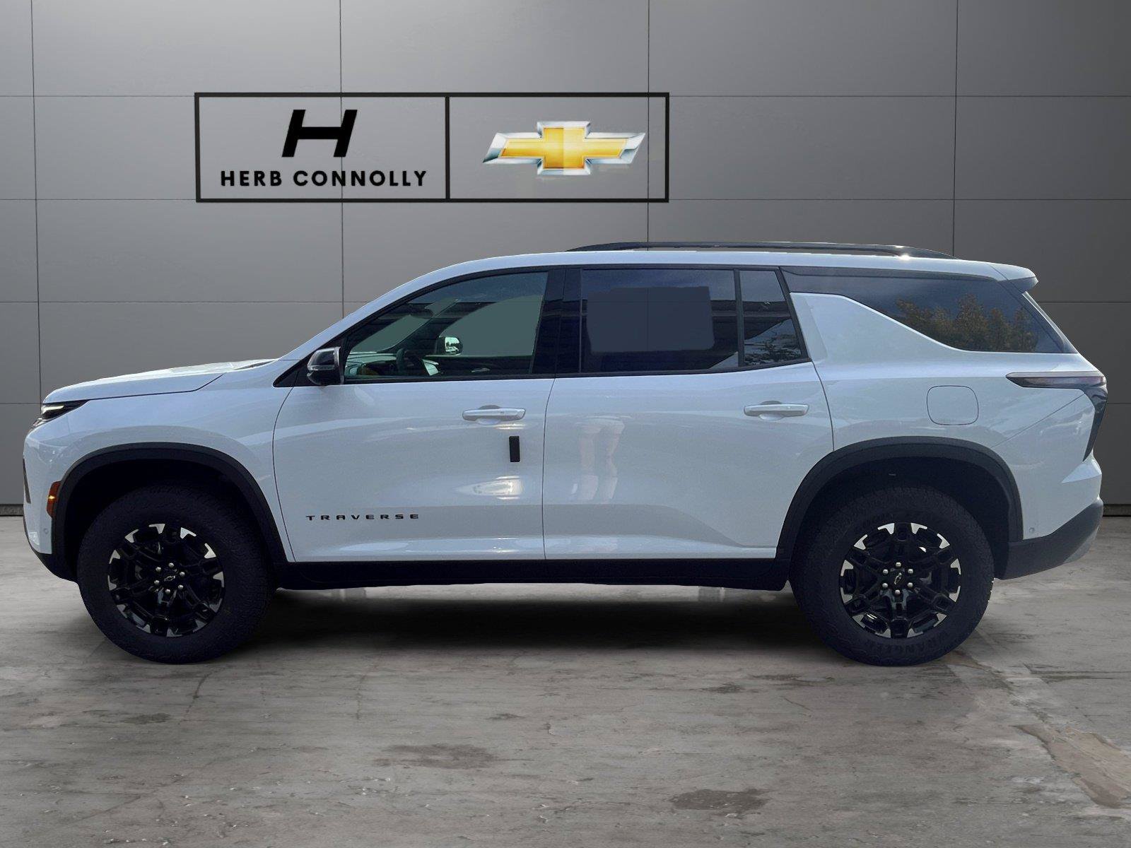New 2027 Chevrolet Traverse Z71 w/ Enhanced Driving Package AWD/4WD image 2