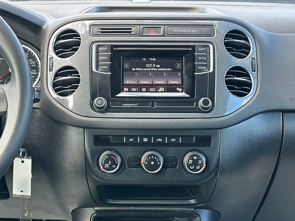 Used 2017 Volkswagen Tiguan S image 27