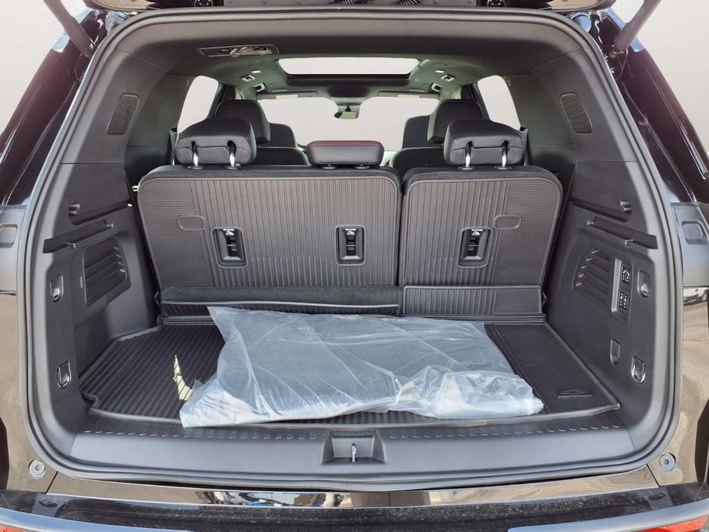 New 2026 Chevrolet Traverse RS w/ LPO, Floor Liner Package FWD image 24