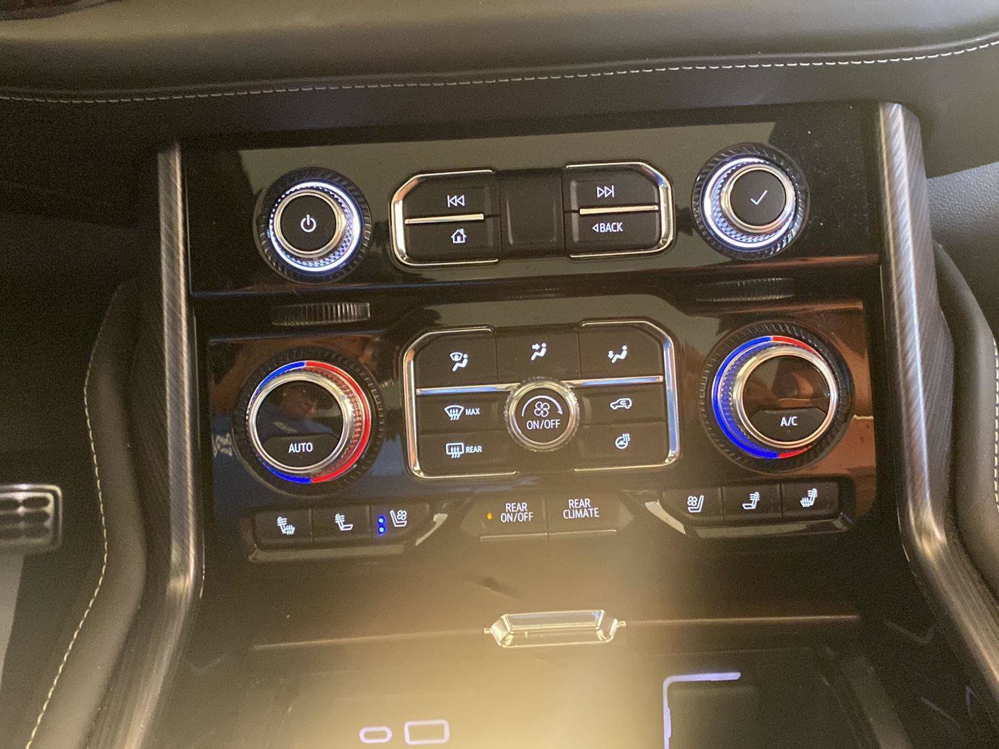 Certified 2023 GMC Yukon Denali Ultimate AWD/4WD image 17