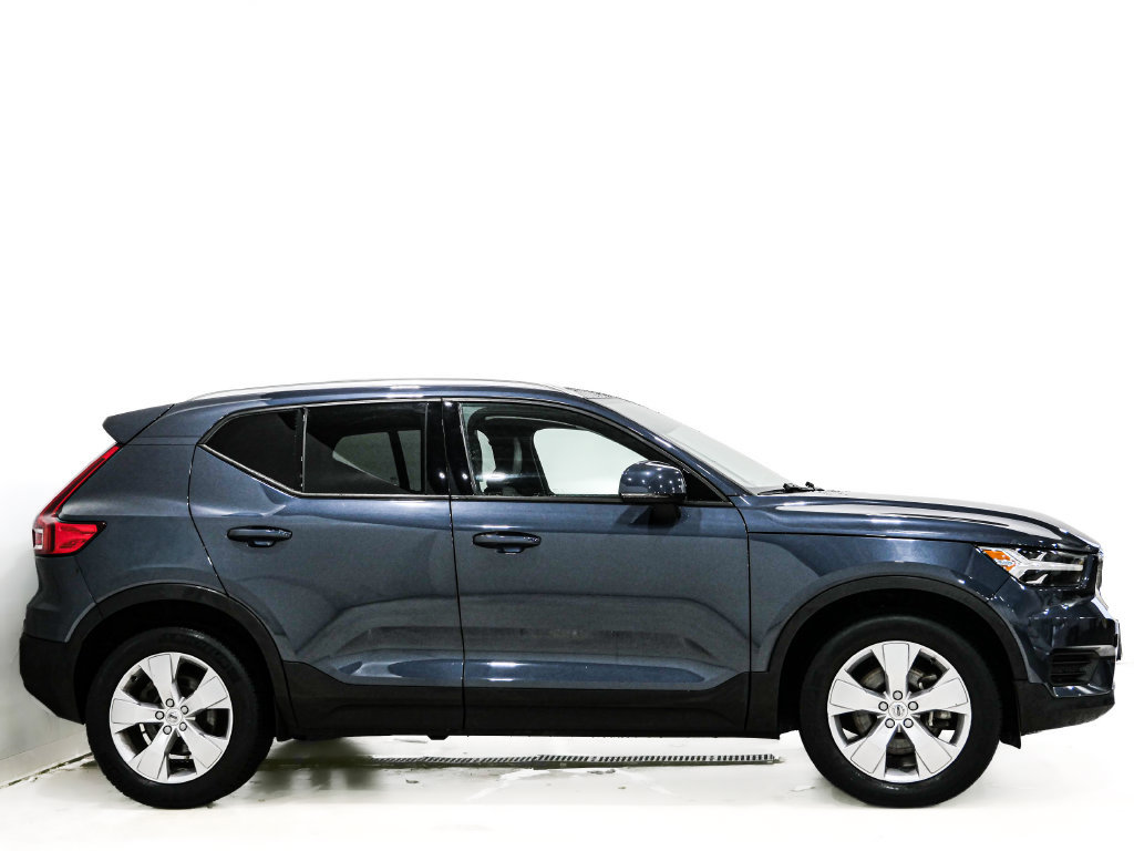 Used 2022 Volvo XC40 T5 Momentum AWD/4WD image 5