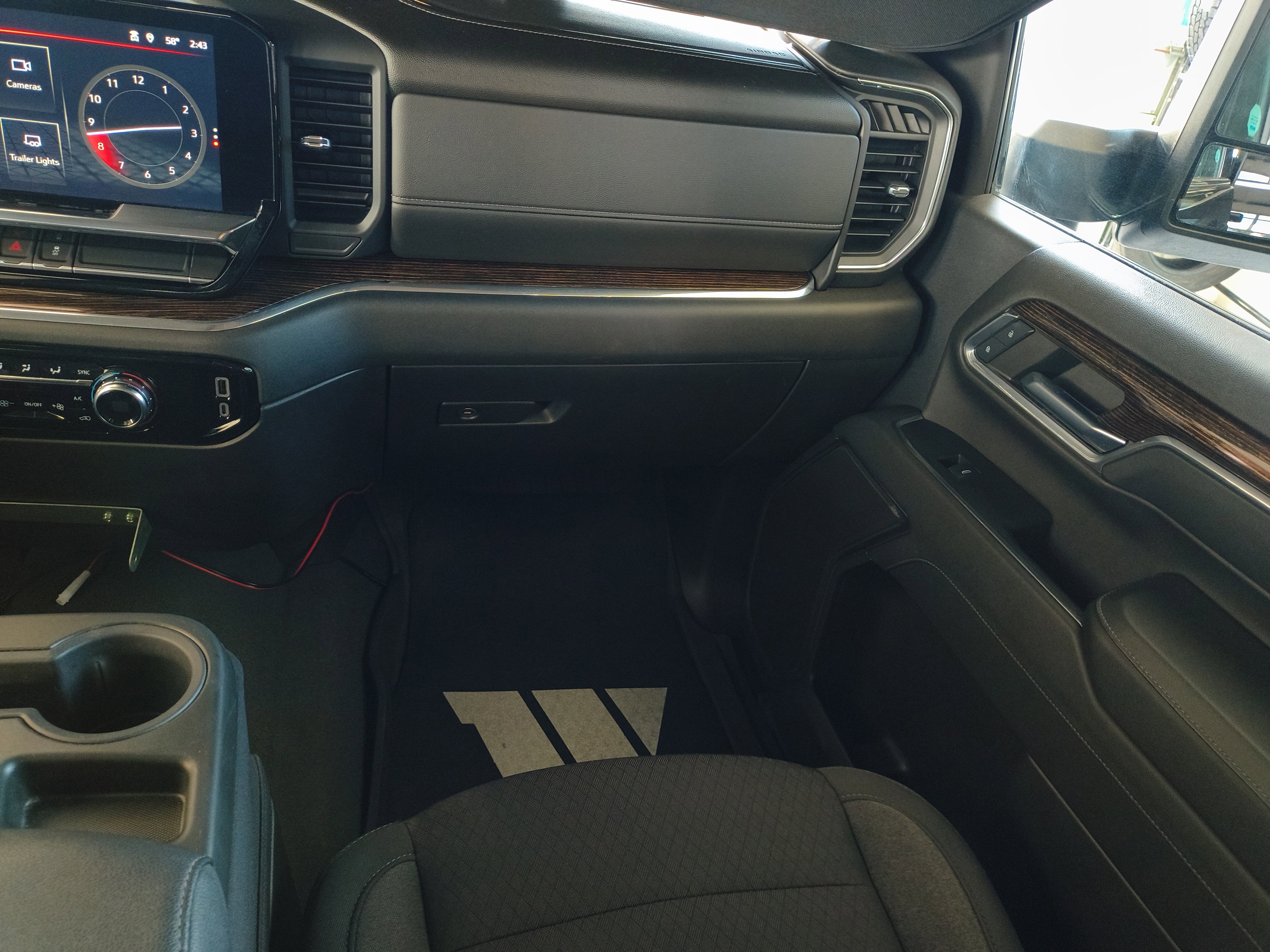 Used 2024 GMC Sierra 2500 SLE w/ SLE Convenience Package image 15