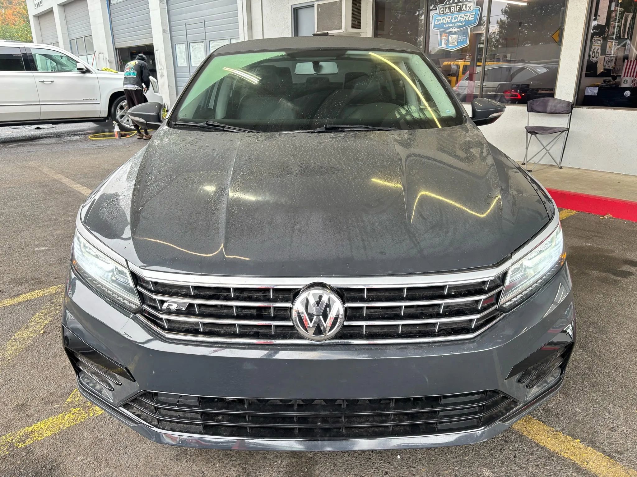 Used 2018 Volkswagen Passat 2.0T R-Line w/ R-Line Lighting Package image 2