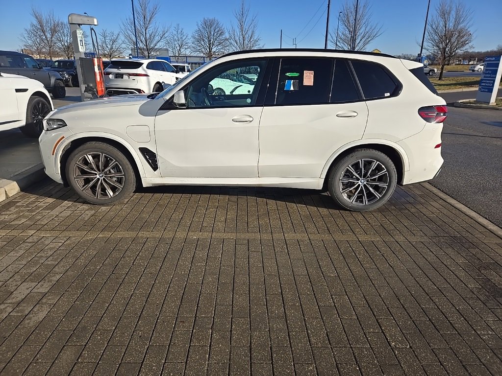 Used 2025 BMW X5 xDrive50e w/ M Sport Package image 8
