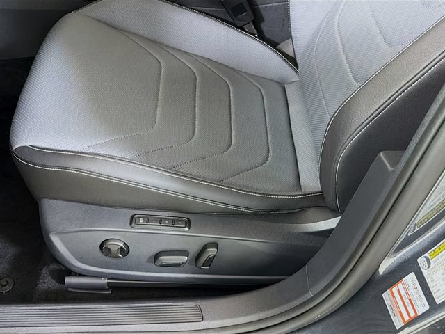 Certified 2025 Volkswagen Jetta SEL FWD image 21