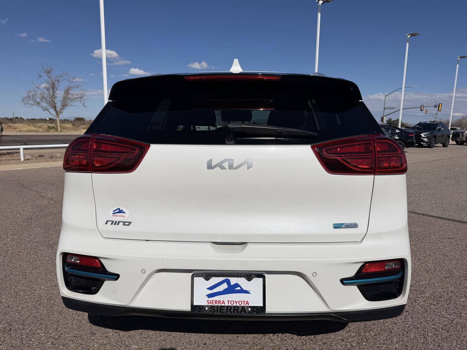 Used 2022 Kia Niro EX Premium w/ Cold Weather Package image 4