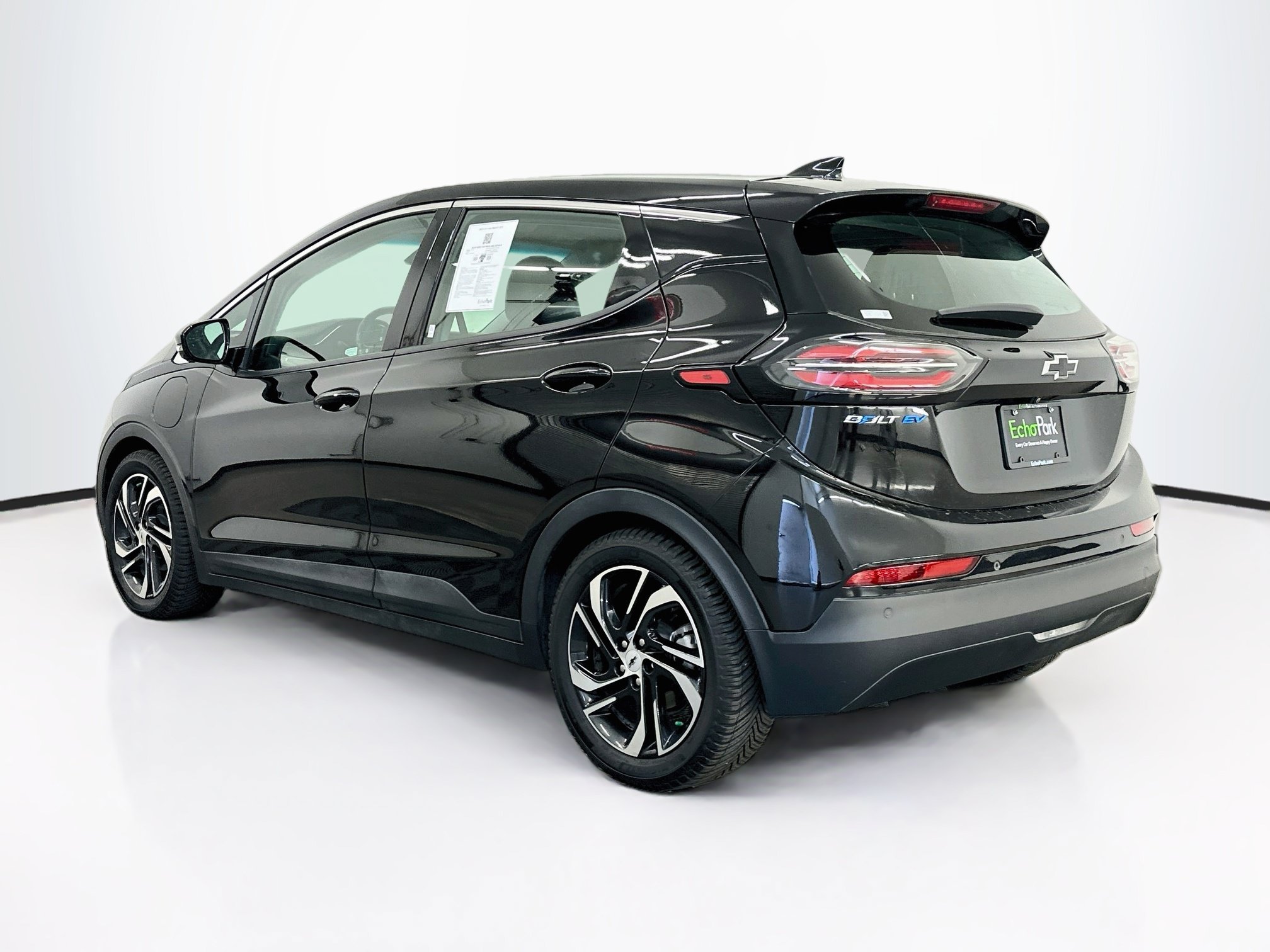 Used 2023 Chevrolet Bolt LT w/ Infotainment Package FWD image 5