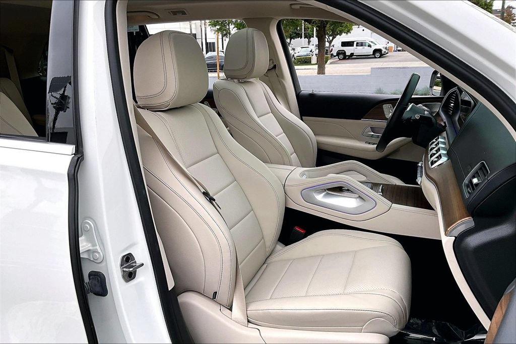 Used 2023 Mercedes-Benz GLS 450 4MATIC image 9