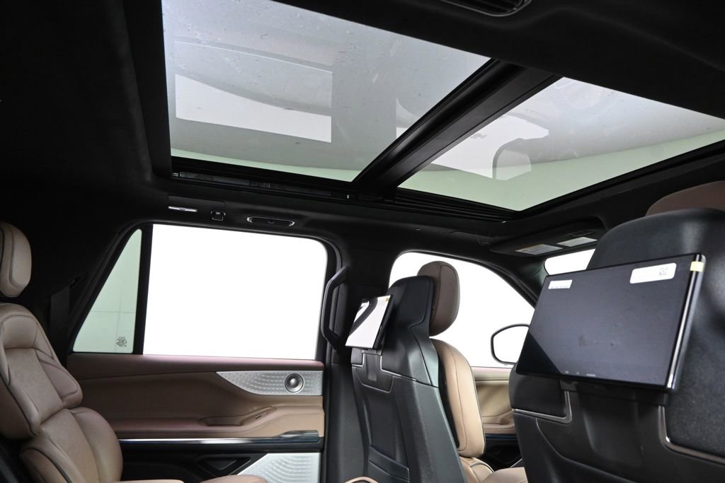 New 2026 Lincoln Navigator L Black Label AWD/4WD image 17