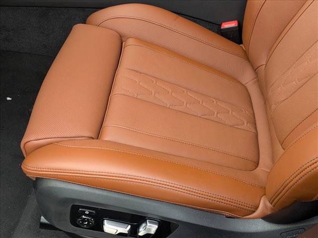 Used 2026 BMW X5 xDrive50e AWD/4WD image 4