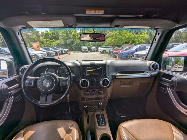 Used 2016 Jeep Wrangler Unlimited Sahara w/ Connectivity Group AWD/4WD image 17